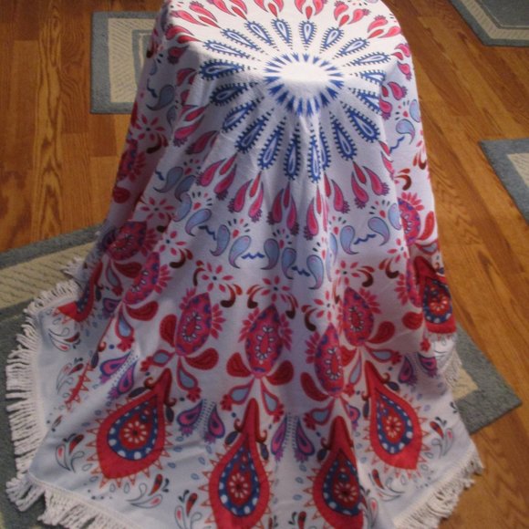 Shiraleah Chicago Round Polyester Tablecloth w/Fringe Paisley - Picture 2 of 2